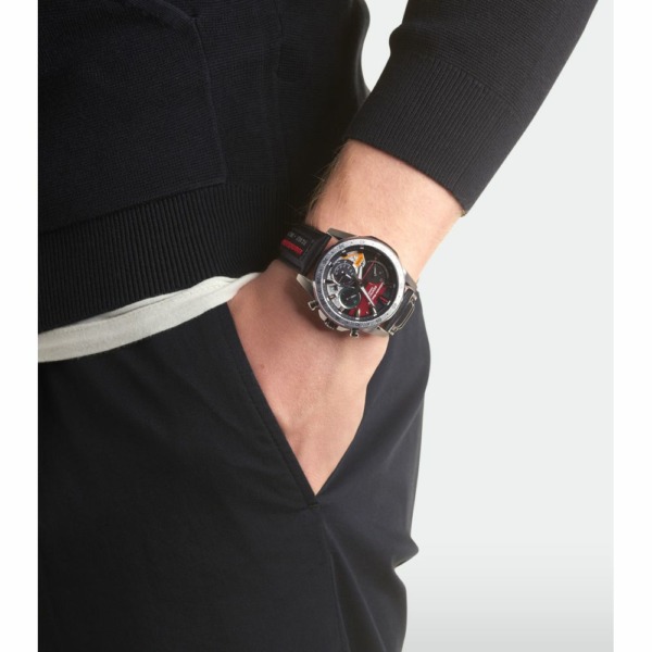 Honda Racing Edifice EQS-930HR-1AER am Handgelenk